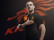 开云APP-赛道上的脊梁，托尼扛起全队的F1年度争冠之夜