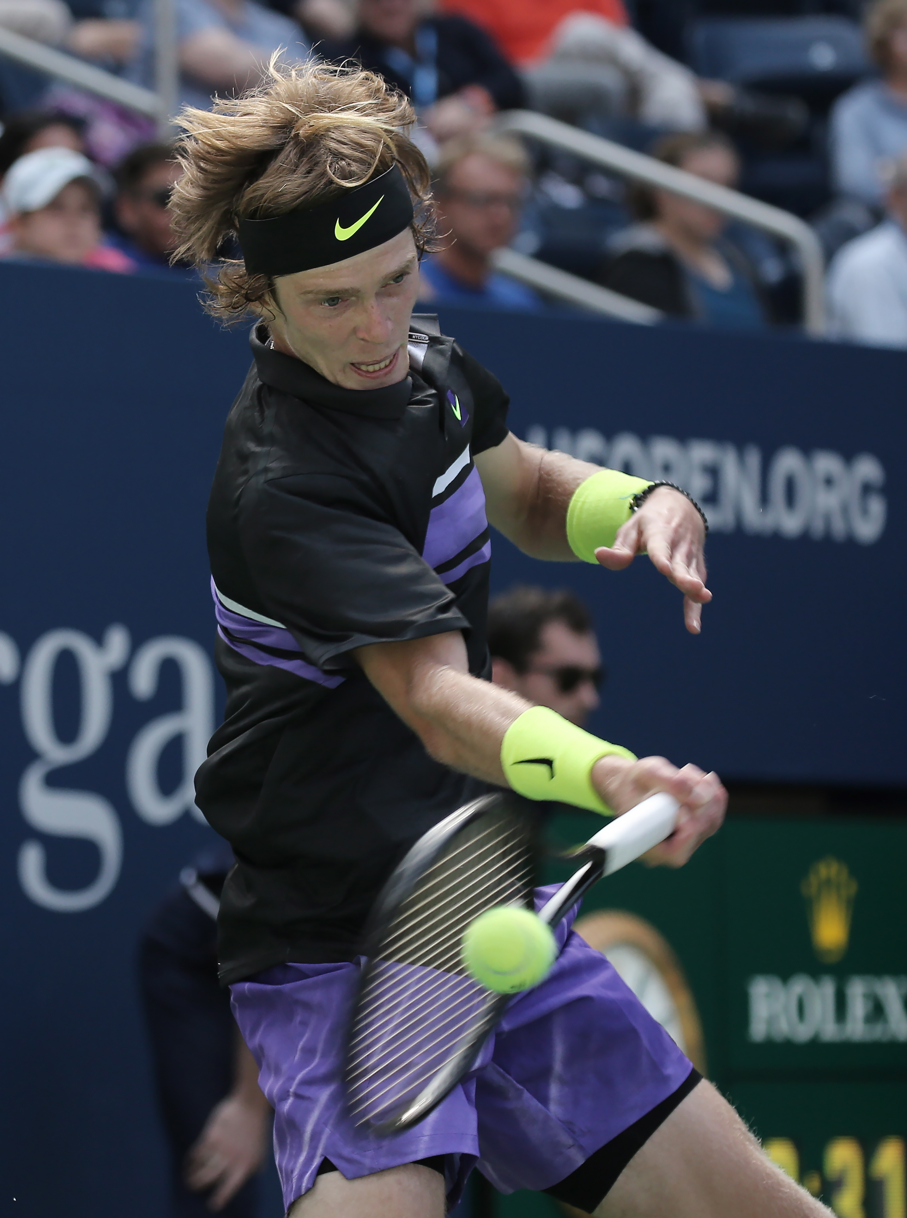 戴维斯杯险胜美网，西西帕斯高光表现的简单介绍