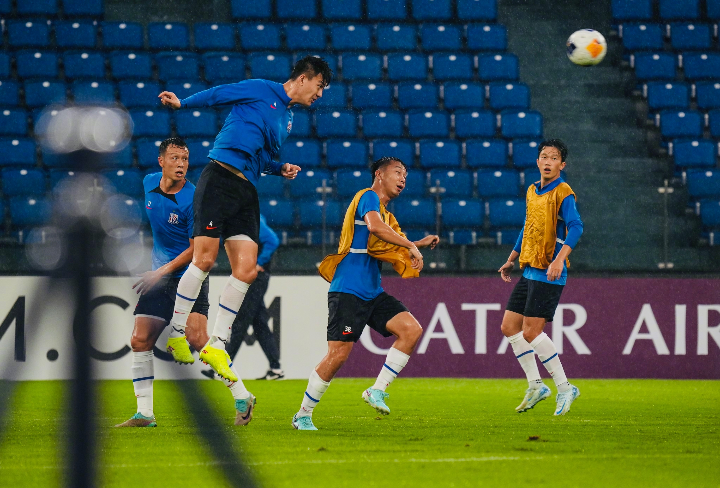 东亚球队共同为冠军比赛冲刺