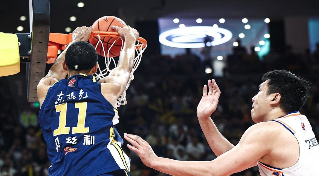 上海男篮力克广州队，实现连胜