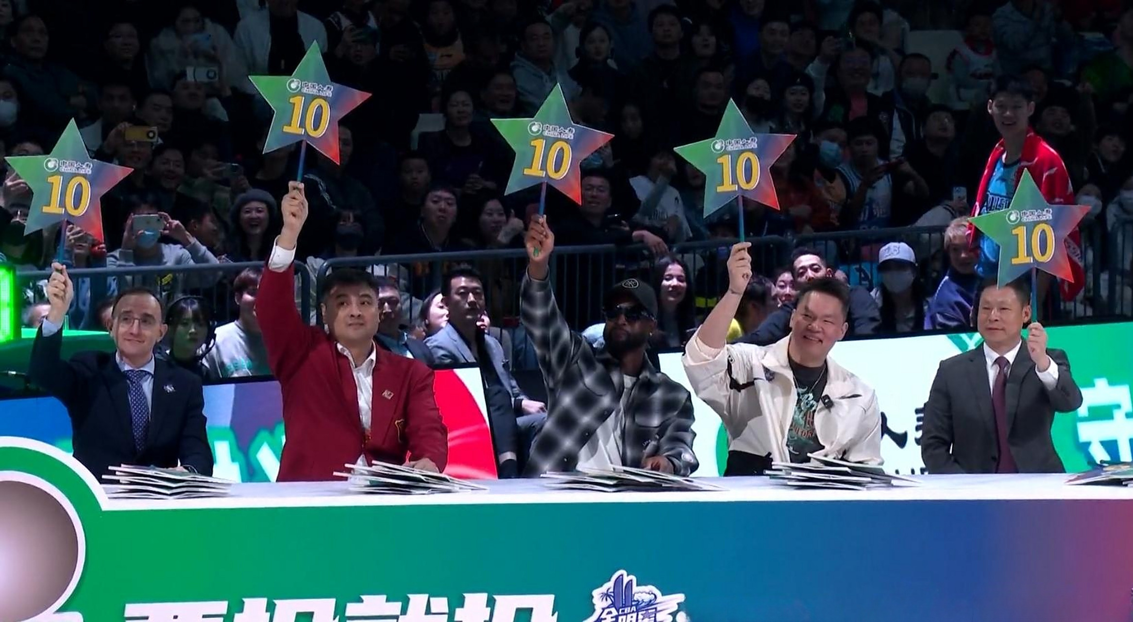 球员在全明星比赛中秀出绝技，吸引大批观众赞叹的简单介绍