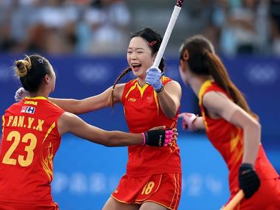 比赛中表现出色，中国女队夺得胜利