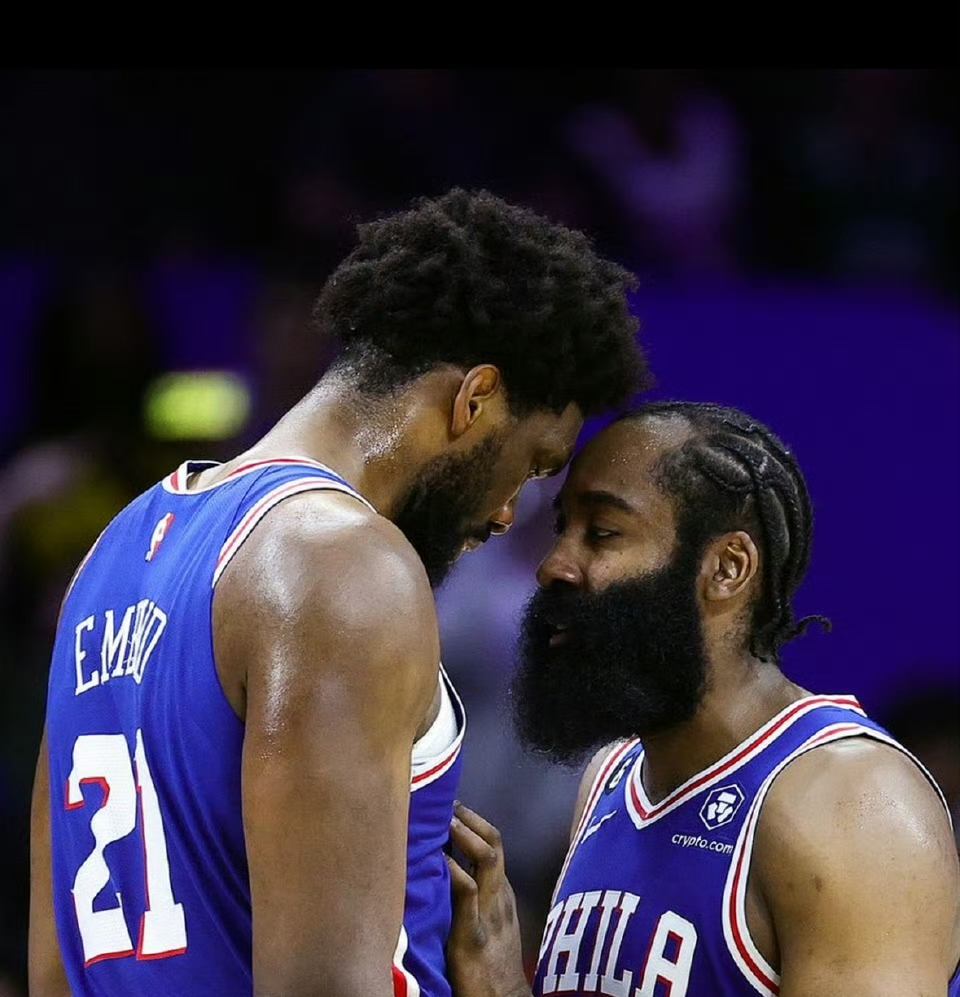 包含深圳队险胜新疆队，恩比德状态火热的词条