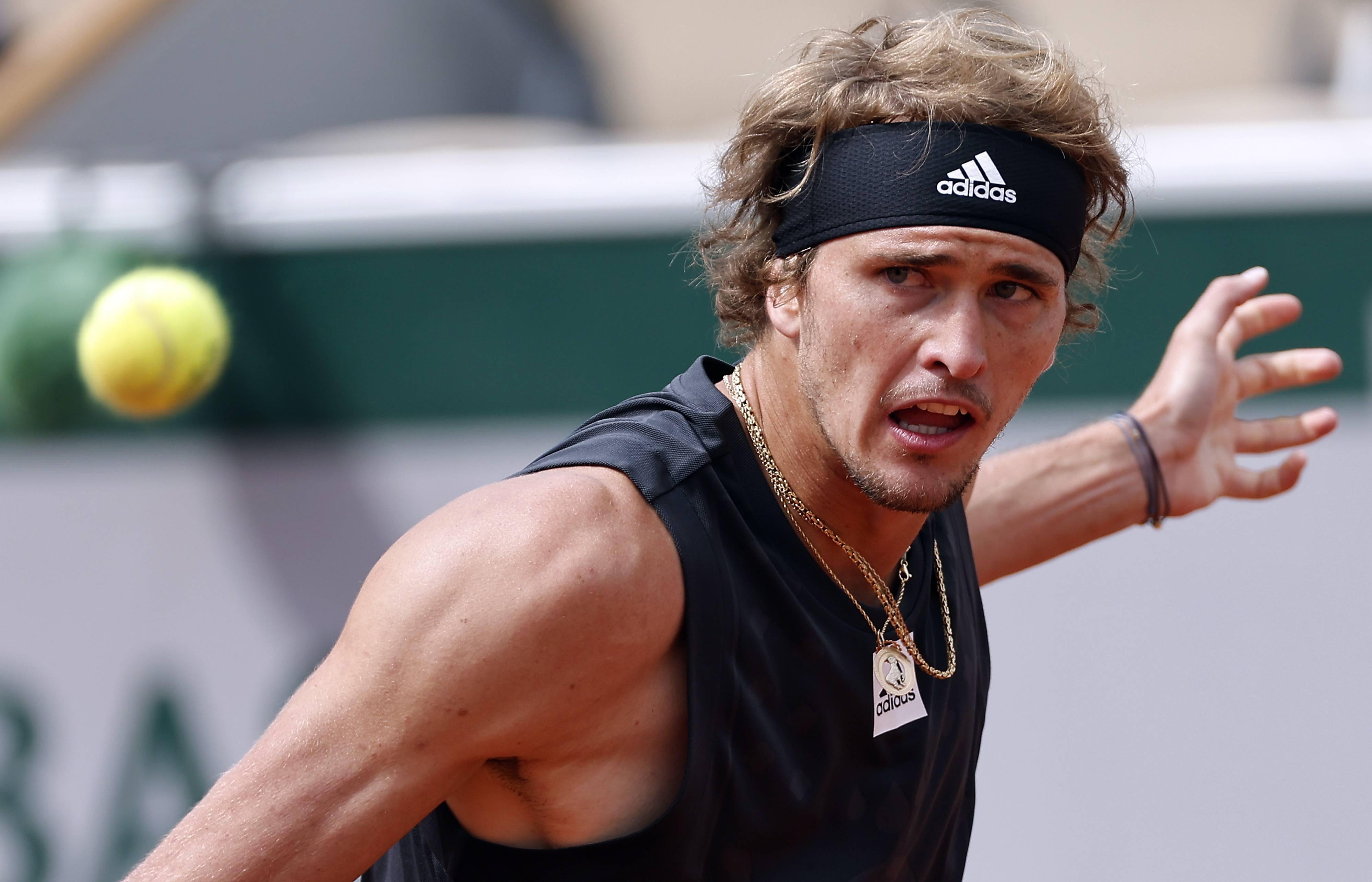 德国网球队鏖战西班牙网球队，兹维列夫完成帽子戏法的简单介绍