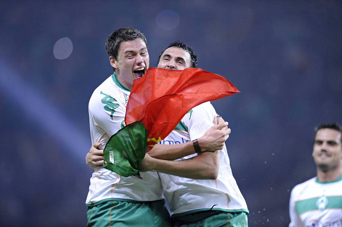 关于球员之间互相支持，团结协作，取得胜利的信息