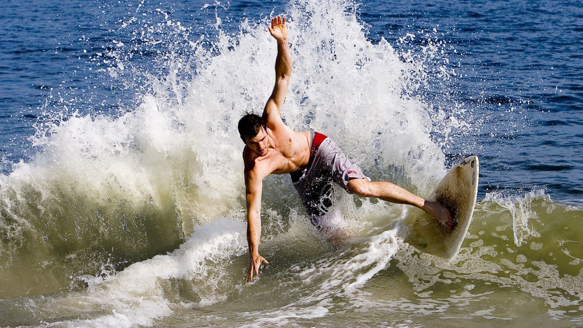 武切维奇一锤定音，湖人淘汰灰熊提前锁定胜局